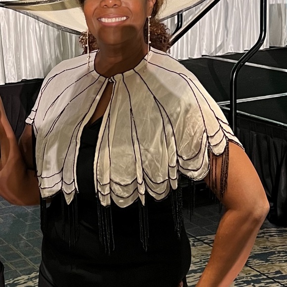 Anthropologie - Maeve Beaded Fringed Cape - One Size - Picture 4 of 9